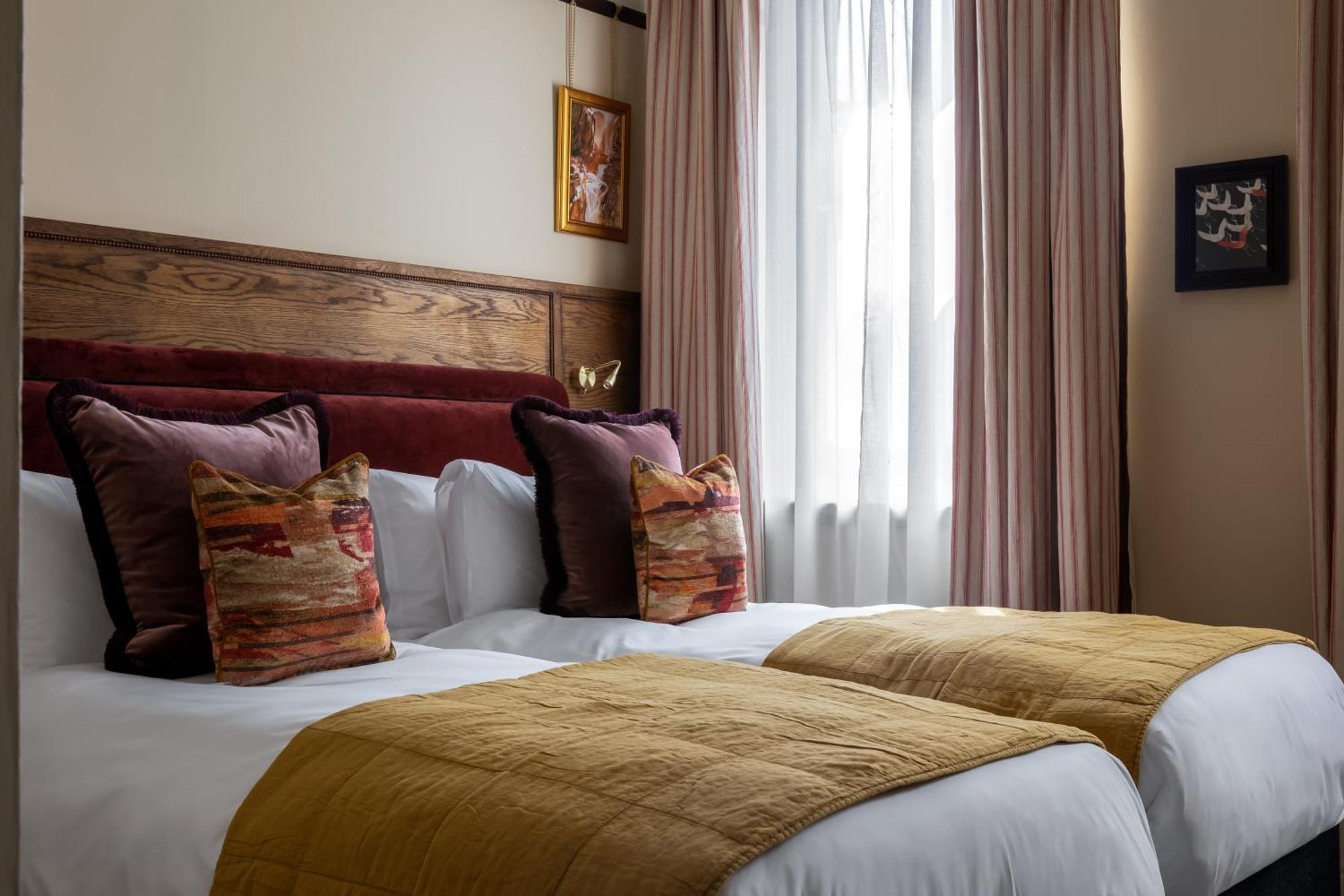 Red Lion Hotel 3*
